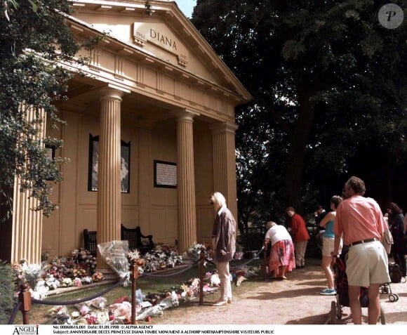 Image du mémorial de Lady Diana à Althorp dans le Northamptonshire en 1998, un an après son inhumation.