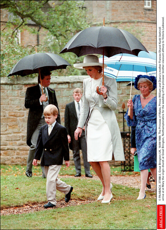 La princesse Diana avec son fils le prince William et sa mère Frances en septembre 1989 lors du mariage de Charles Spencer et Victoria Lockwood dans le Northamptonshire. © PA/ABACA.