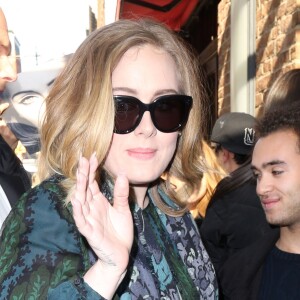 La chanteuse Adele sur le plateau du "Today Show" à New York le 25 novembre 2015