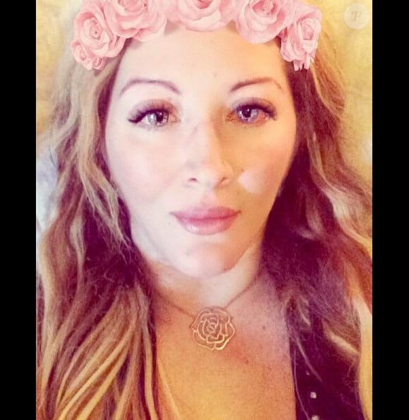 Loana en mode selfie sur Instagram, le 24 juin 2017