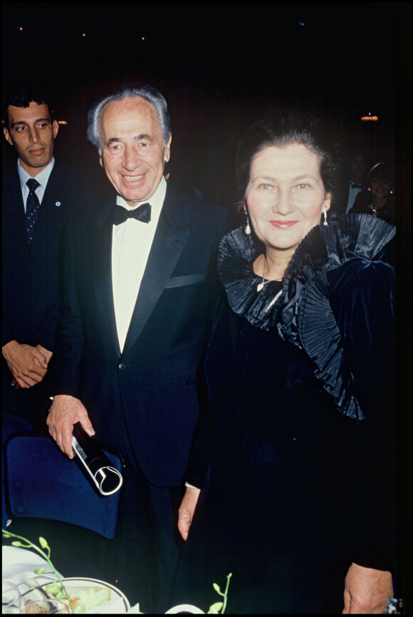 Shimon Peres et Simone Veil au spectacle de Liza Minnelli à Paris, le 20 novembre 1987