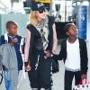 Madonna et ses enfants David et Mercy quittent Londres pour New York le 3 septembre 2013.