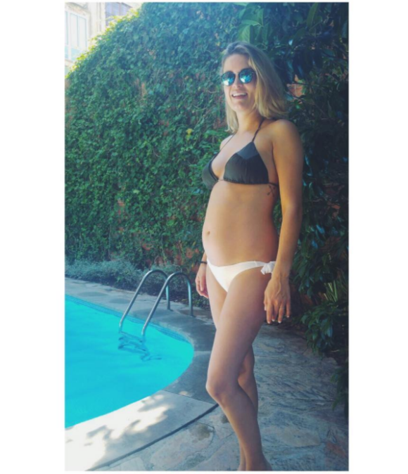 Jeny Priez, enceinte de son premier enfant avec Luka Karabatic, une petite fille, lors de leurs vacances à Barcelone en juin 2017. Photo Instagram.