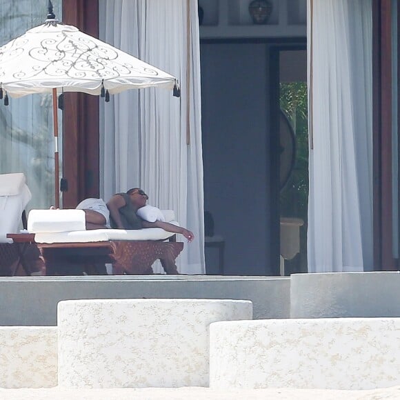 Exclusif - Queen Latifah et sa compagne Eboni Nichols en vacances se relaxent à Los Cabos le 20 juin 2017.