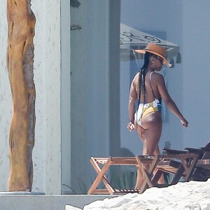 Exclusif - Queen Latifah et sa compagne Eboni Nichols en vacances se relaxent à Los Cabos le 20 juin 2017.