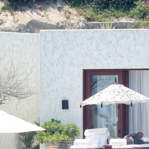 Exclusif - Queen Latifah et sa compagne Eboni Nichols en vacances se relaxent à Los Cabos le 20 juin 2017.