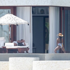 Exclusif - Queen Latifah et sa compagne Eboni Nichols en vacances se relaxent à Los Cabos le 20 juin 2017.