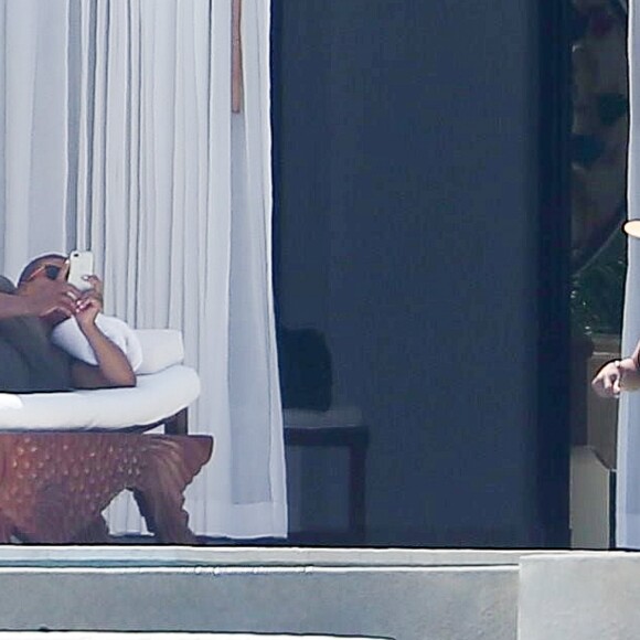 Exclusif - Queen Latifah et sa compagne Eboni Nichols en vacances se relaxent à Los Cabos le 20 juin 2017.