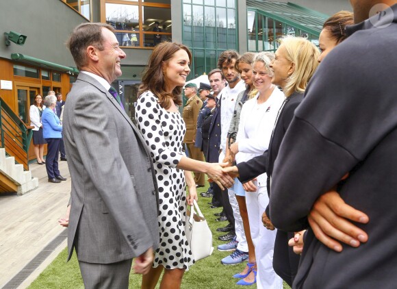 Martina Navratilova - Kate Middleton, duchesse de Cambridge, lors de l'ouverture du tournoi de tennis de Wimbledon à Londres, le 3 juillet 2017.