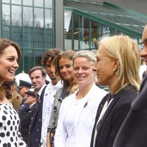 Martina Navratilova - Kate Middleton, duchesse de Cambridge, lors de l'ouverture du tournoi de tennis de Wimbledon à Londres, le 3 juillet 2017.