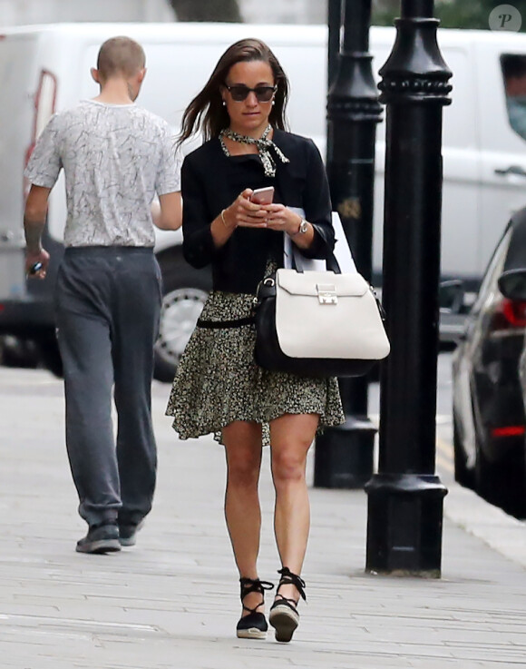Exclusif - Pippa Middleton à Londres le 27 juin 2017, de retour de sa très longue lune de miel avec James Matthews.