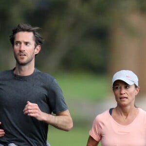 Exclusif - Pippa Middleton et son mari James Matthews font un jogging à Sydney avec leur coach lors de leur lune de miel en Australie le 31 mai 2017.