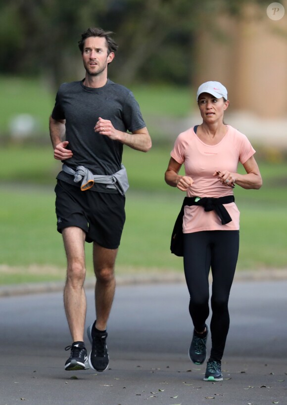 Exclusif - Pippa Middleton et son mari James Matthews font un jogging à Sydney avec leur coach lors de leur lune de miel en Australie le 31 mai 2017.