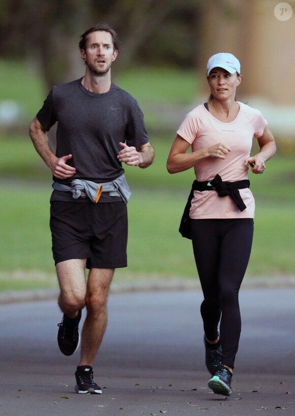 Exclusif - Pippa Middleton et son mari James Matthews font un jogging à Sydney avec leur coach lors de leur lune de miel en Australie le 31 mai 2017.