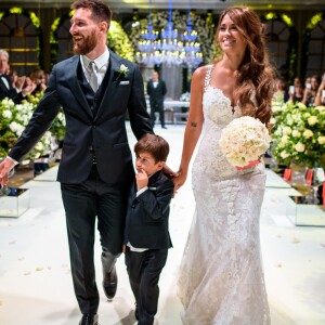 Le mariage de Lionel Messi et Antonella Roccuzzo avec leur fils Thiago au City Center à Rosario, le 30 juin 2017.