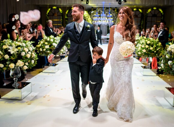 Le mariage de Lionel Messi et Antonella Roccuzzo avec leur fils Thiago au City Center à Rosario, le 30 juin 2017.