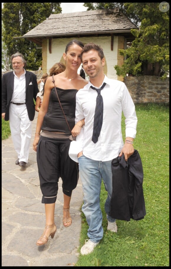Exclusif - Christophe Maé (Martichon, de son vrai nom) et Nadège Sarron lors du baptême de Joy Hallyday à Lauenen en Suisse en juillet 2009. Le couple s'est marié civilement le 29 juin 2017 et religieusement le 1er juillet 2017 en Corse.