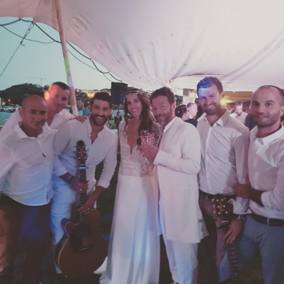 Christophe Maé (Martichon) et Nadège (Sarron) se sont mariés en Corse, civilement le 29 juin 2017 puis religieusement le 1er juillet. Le chanteur et musicien corse a partagé sur Instagram cette photo de la fête qui a suivi le mariage.