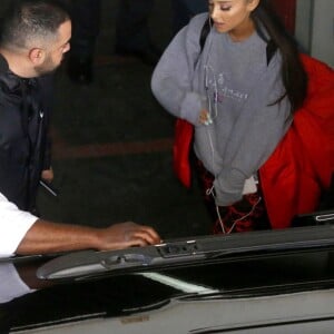 Ariana Grande arrive à l'aéroport Galeao à Rio de Janeiro, le 28 juin 2017.