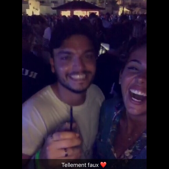 Coralie Porrovecchio (SS9) et Noam Adams (petit frère de Kev Adams), le 6 juillet 2017 à Ibiza.