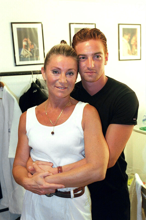 Archives - Sheila avec son fils Ludovic Chancel en 1999.