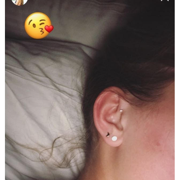 Camille Cerf a un nouveau piercing ! Le 8 juillet 2017 aux Etats-Unis.