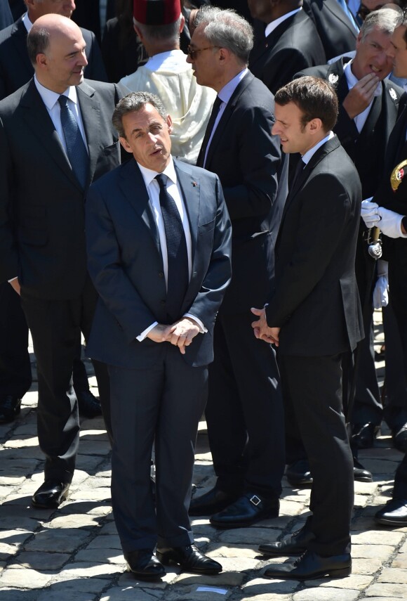 Pierre Moscovici, Nicolas Sarkozy et Emmanuel Macron lors de la cérémonie d'hommage national à Michel Rocard dans la cour d'honneur de l'Hôtel National des Invalides à Paris, le 7 juillet 2016. © Lionel Urman/Bestimage