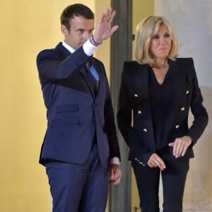 Le président français Emmanuel Macron et sa femme la première dame Brigitte Macron (Trogneux) - Le couple présidentiel français reçoit le couple présidentiel mexicain pour un dîner au palais de l'Élysée à Paris, France, le 6 juillet 2017. © Giancarlo Gorassini/Bestimage