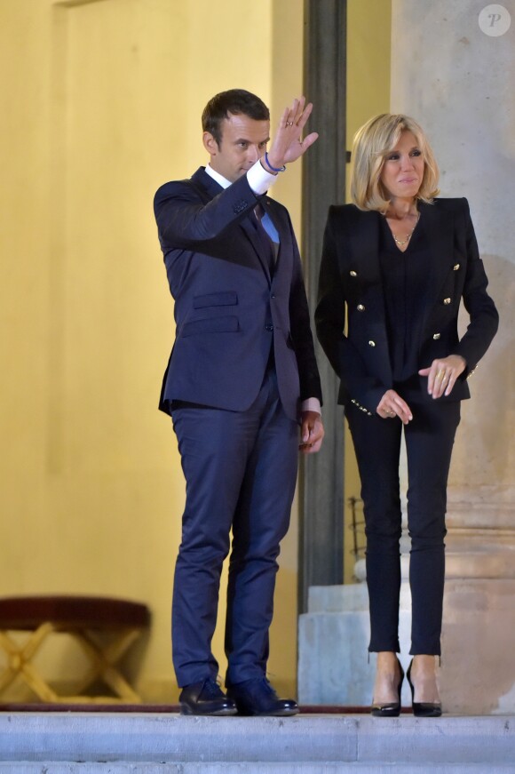 Le président français Emmanuel Macron et sa femme la première dame Brigitte Macron (Trogneux) - Le couple présidentiel français reçoit le couple présidentiel mexicain pour un dîner au palais de l'Élysée à Paris, France, le 6 juillet 2017. © Giancarlo Gorassini/Bestimage