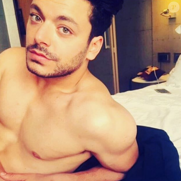 Kev Adams pose torse nu - Photo publiée sur Instagram le 29 mai 2017