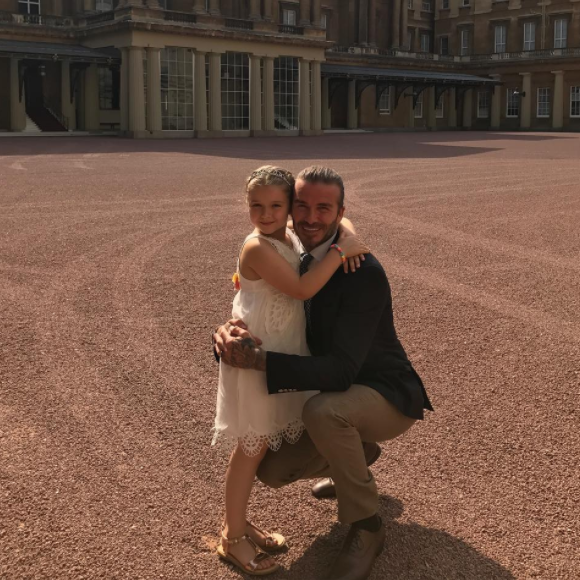 Harper Beckham a eu la chance de fêter en juillet 2017 son 6e anniversaire au palais de Buckingham, à Londres, où le duc et la duchesse d'York organisaient un goûter privé. David Beckham a partagé quelques images du bonheur de sa fille sur son compte Instagram.