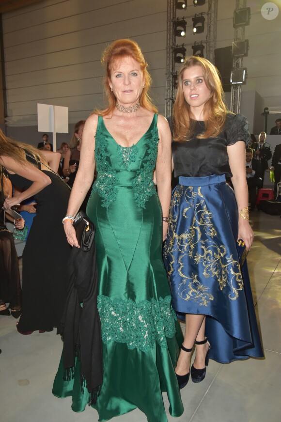 Sarah Ferguson et la princesse Beatrice d'York lors du défilé du gala de charité de N. Campbell "Fashion for Relief" lors du 70e Festival de Cannes, le 21 mai 2017.
