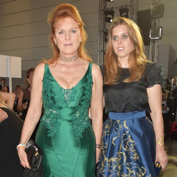 Sarah Ferguson et la princesse Beatrice d'York lors du défilé du gala de charité de N. Campbell "Fashion for Relief" lors du 70e Festival de Cannes, le 21 mai 2017.