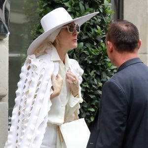 Céline Dion quitte l'hôtel Royal Monceau à Paris, le 12 juillet 2017.