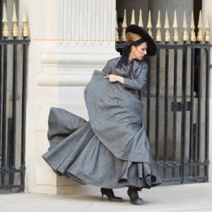 Semi-exclusif - Céline Dion lors d'un shooting pour Vogue dans les jardins du Palais-Royal à Paris, le 6 juillet 2017