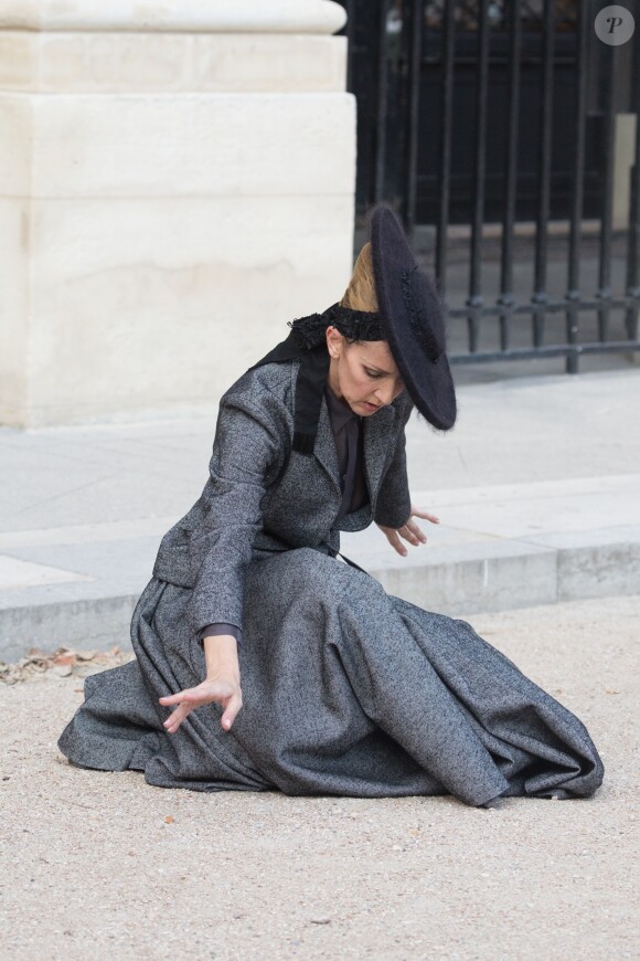Semi-exclusif - Céline Dion lors d'un shooting pour Vogue dans les jardins du Palais-Royal à Paris, le 6 juillet 2017