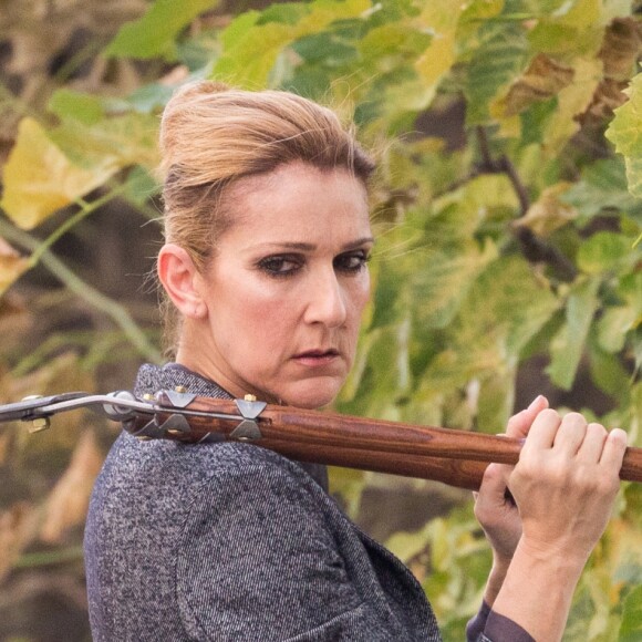 Semi-exclusif - La diva Céline Dion lors d'un shooting pour Vogue dans les jardins du Palais-Royal à Paris, le 6 juillet 2017