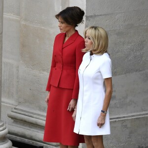 Melania Trump et Brigitte Macron (Trogneux) - Cérémonie d'accueil du président Donald Trump par Emmanuel Macron, président de la République, à l'Hôtel National des Invalides à Paris le 13 juillet 2017. © Pierre Perusseau / Bestimage