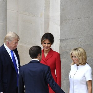 Melania Trump et Brigitte Macron (Trogneux), avec Donald Trump et Emmanuel Macron - Cérémonie d'accueil du président Donald Trump par Emmanuel Macron, président de la République, à l'Hôtel National des Invalides à Paris le 13 juillet 2017. © Pierre Perusseau / Bestimage