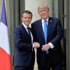 Le président des Etats-Unis Donald Trump et le président Emmanuel Macron arrivent ensemble au palais de l'Elysée dans la voiture de Donald Trump à Paris pour un entretien en tête-à-tête. Le 13 juillet 2017 © Veeren / Bestimage