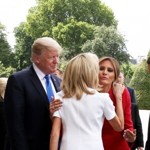 La première dame française Brigitte Trogneux, le président des Etats-Unis Donald Trump et sa femme Melania Trump lors de la cérémonie d'accueil du président des Etats-Unis à l'Hôtel National des Invalides à Paris le 13 juillet 2017. © Dominique Jacovides/Bestimage