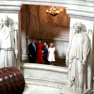 Le président de la République Emmanuel Macron, sa femme Brigitte Trogneux, le président des Etats-Unis Donald Trump et sa femme Melania Trump lors de la cérémonie d'accueil du président des Etats-Unis à l'Hôtel National des Invalides à Paris le 13 juillet 2017. © Dominique Jacovides/Bestimage