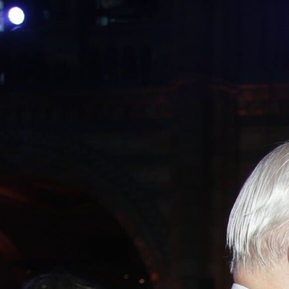 Kate Middleton, duchesse de Cambridge, saluant Sir David Attenborough lors de la réouverture du Hintze Hall au Musée d'Histoire Naturelle de Londres, le 13 juillet 2017.