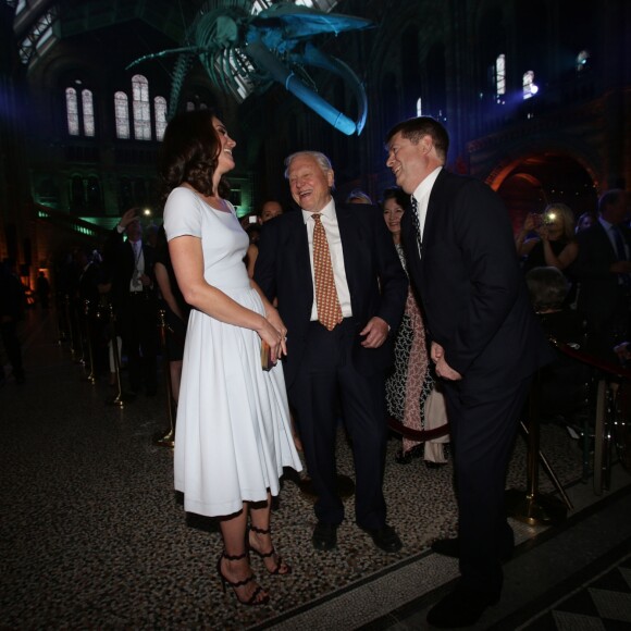 Kate Middleton, duchesse de Cambridge, et Sir David Attenborough (milieu), lors de la réouverture du Hintze Hall au Musée d'Histoire Naturelle de Londres, le 13 juillet 2017.