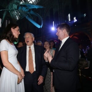 Kate Middleton, duchesse de Cambridge, et Sir David Attenborough (milieu), lors de la réouverture du Hintze Hall au Musée d'Histoire Naturelle de Londres, le 13 juillet 2017.