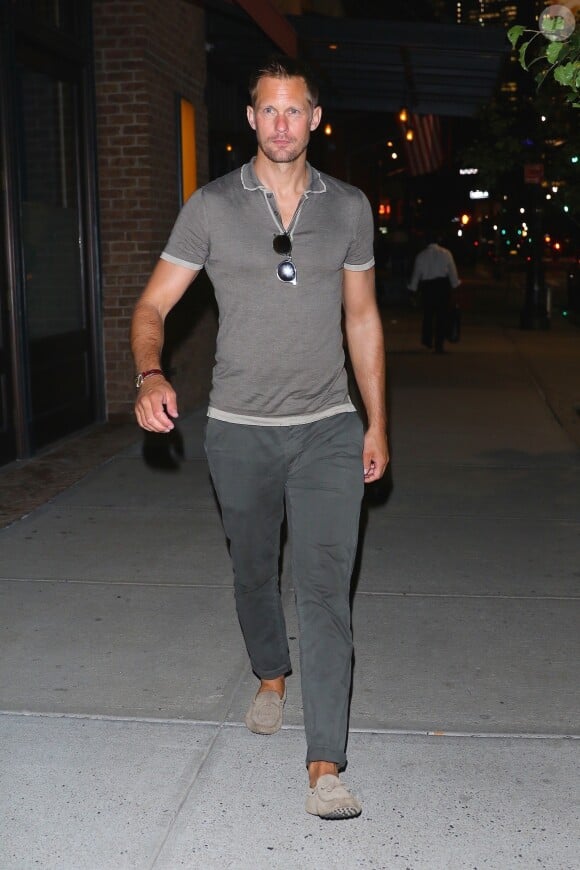 Alexander Skarsgard se promène dans les rues de Tribeca à New York. Le 11 juillet 2017