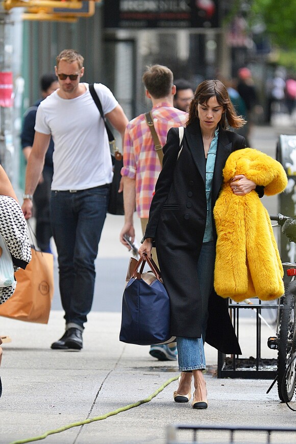 Alexa Chung et Alexander Skarsgard dans les rues de New York, le 2 mai 2017