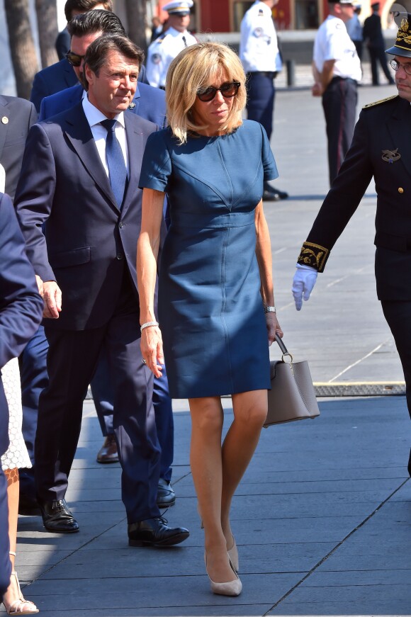 Christian Estrosi, le maire de Nice et Brigitte Macron (Trogneux) lors de la cérémonie d'hommage aux victimes de l'attentat du 14 juillet 2016 à Nice, le 14 juillet 2017. © Bruno Bébert/Bestimage
