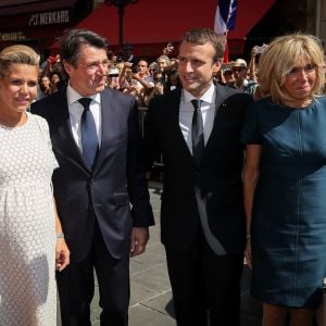 Le maire de Nice, Christian Estrosi, sa femme Laura Tenoudji (enceinte), le président de la République Emmanuel Macron, sa femme Brigitte Macron (Trogneux) - Le président de la République est reçu par l'hôtel de ville de Nice pour un entretien avant la cérémonie d'hommage aux victimes de l'attentat du 14 juillet 2016 à Nice, le 14 juillet 2017. © Cyril Moreau/Bestimage  French President is received by Mayor of Nice to meeting at the city hall before thecCommemorative ceremony marking the first anniversary of the jihadist truck attack which killed 86 people in Nice, southern France, on Bastille Day, on July 14, 2017.14/07/2017 - Nice