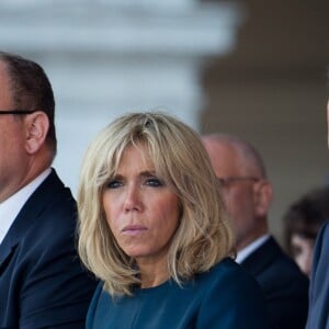 Nicolas Sarkozy, le prince Albert II de Monaco, Brigitte Macron (Trogneux), Christian Estrosi, maire de Nice lors de la cérémonie d'hommage aux victimes de l'attentat du 14 juillet 2016 à Nice, le 14 juillet 2017. © Cyril Moreau/Bestimage  Commemorative ceremony marking the first anniversary of the jihadist truck attack which killed 86 people in Nice, southern France, on Bastille Day, on July 14, 2017.14/07/2017 - Nice